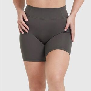 Oner Active TIMELESS HIGH WAISTED SHORTS
Color:Deep Taupe used